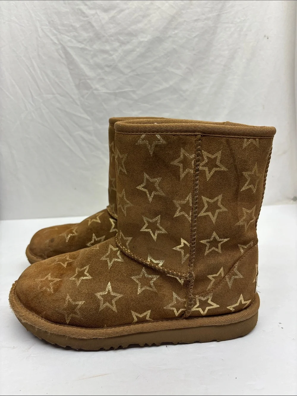 UGG star print, size 4 big girl, box 72